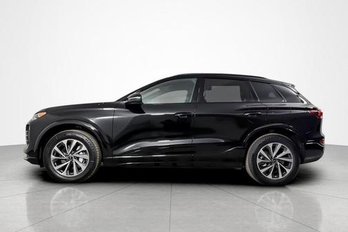 Mythos Black Metallic 2027 Audi Q6 e-tron Premium