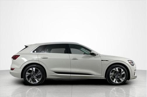 2022 Audi e-tron Premium