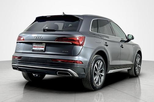 Daytona Gray Pearl Effect 2023 Audi Q5 45 S line Premium