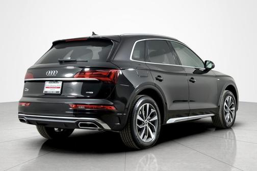 Mythos Black Metallic 2023 Audi Q5 45 S line Premium