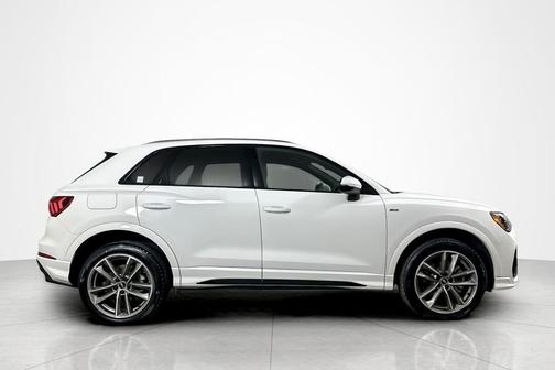 2022 Audi Q3 45 S line Premium