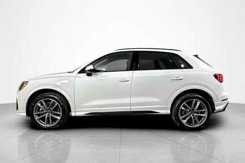 2022 Audi Q3 45 S line Premium