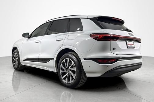 Glacier White Metallic 2025 Audi Q6 e-tron Premium quattro