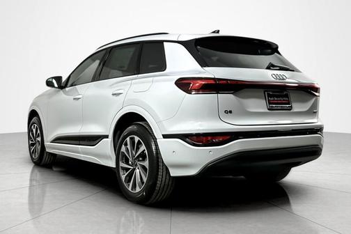 2025 Audi Q6 e-tron Premium quattro