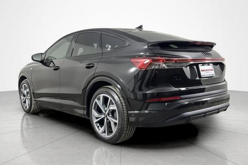 Mythos Black Metallic 2024 Audi Q4 e-tron Sportback Prestige 55 quattro