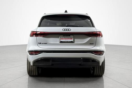 Glacier White Metallic 2027 Audi Q6 e-tron Premium Plus