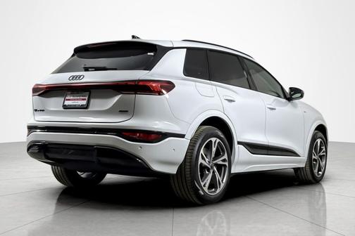 Glacier White Metallic 2027 Audi Q6 e-tron Premium Plus
