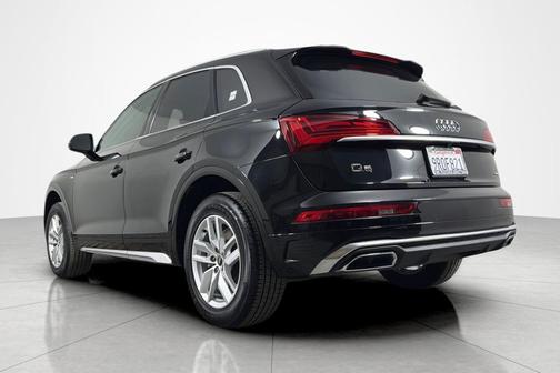 Mythos Black Metallic 2023 Audi Q5 45 S line Premium