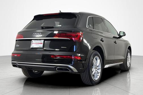 Mythos Black Metallic 2023 Audi Q5 45 S line Premium