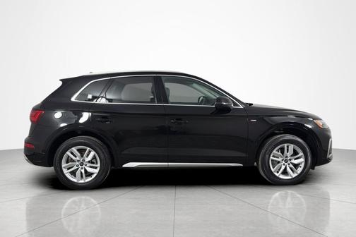Mythos Black Metallic 2023 Audi Q5 45 S line Premium