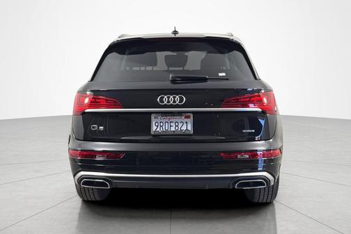 Mythos Black Metallic 2023 Audi Q5 45 S line Premium