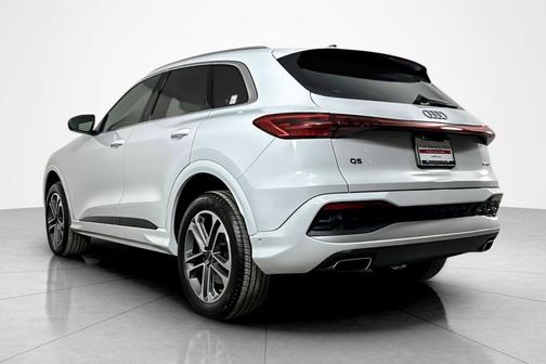 Glacier White Metallic 2025 Audi Q5 Premium TFSI quattro S tronic