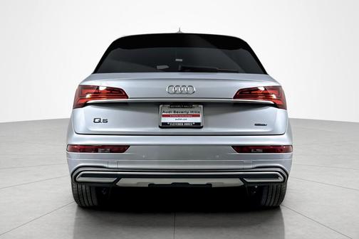 2022 Audi Q5 40 Premium Plus