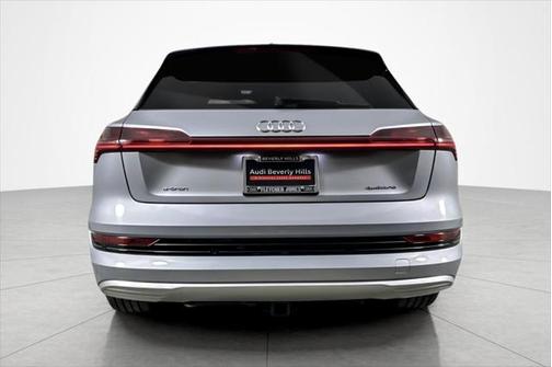 2022 Audi e-tron Premium Plus