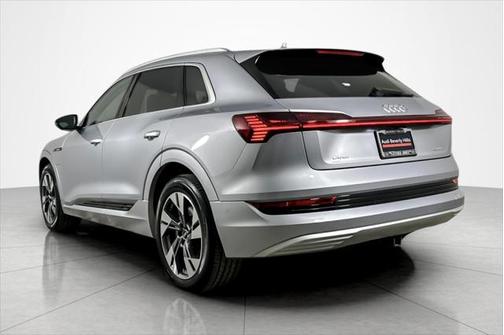 2022 Audi e-tron Premium Plus