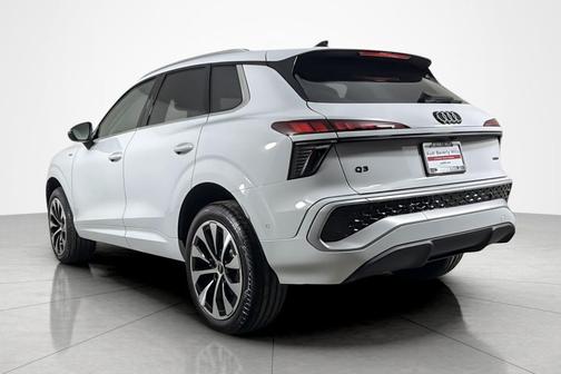 Glacier White Metallic 2026 Audi Q3 TFSI quattro S tronic