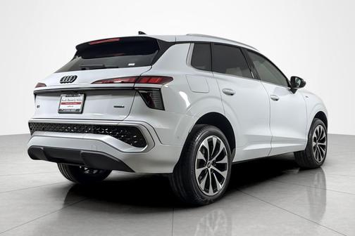 Glacier White Metallic 2026 Audi Q3 TFSI quattro S tronic