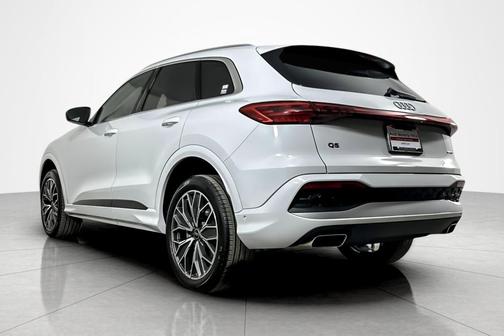 Glacier White Metallic 2025 Audi Q5 Premium Plus TFSI quattro S tronic