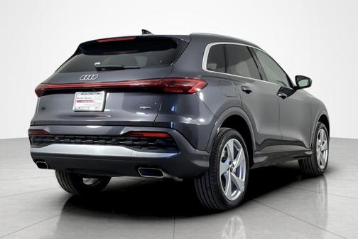 Tambora Gray Metallic 2025 Audi Q5 Premium Plus TFSI quattro S tronic