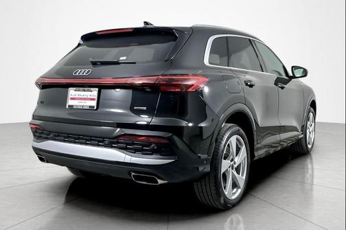 Mythos Black Metallic 2025 Audi Q5 Premium Plus TFSI quattro S tronic