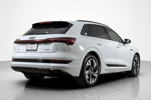 Glacier White Metallic 2023 Audi e-tron Premium quattro