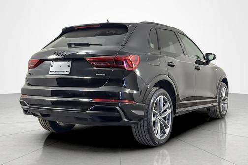 2022 Audi Q3 45 S line Premium