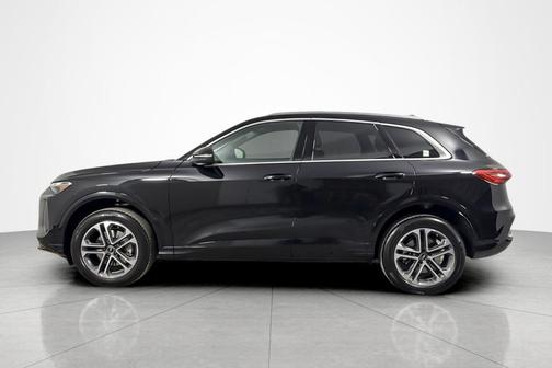 Mythos Black Metallic 2025 Audi Q5 Premium TFSI quattro S tronic
