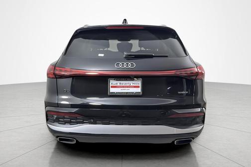 Mythos Black Metallic 2025 Audi Q5 Premium TFSI quattro S tronic