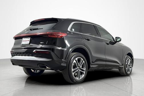 Mythos Black Metallic 2025 Audi Q5 Premium TFSI quattro S tronic