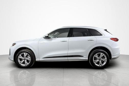 Glacier White Metallic 2025 Audi Q5 Premium TFSI quattro S tronic