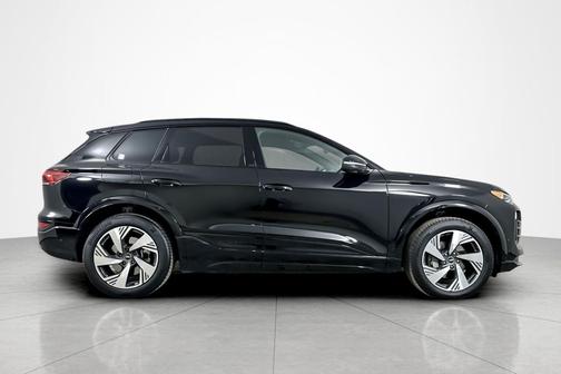 2025 Audi Q6 e-tron Premium quattro