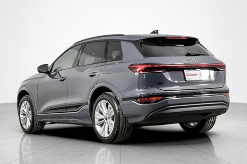 2025 Audi Q6 e-tron Premium Plus