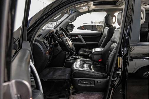 2013 Toyota Land Cruiser Base