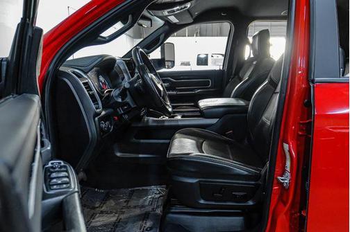 2020 RAM 2500 Laramie Crew Cab 4X4 6'4' Box