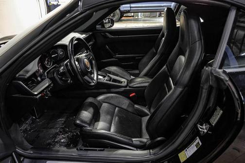 2020 Porsche 911 Carrera