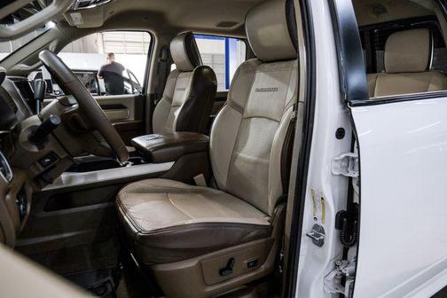 2019 RAM 2500 Laramie Crew Cab 4x4 6'4' Box