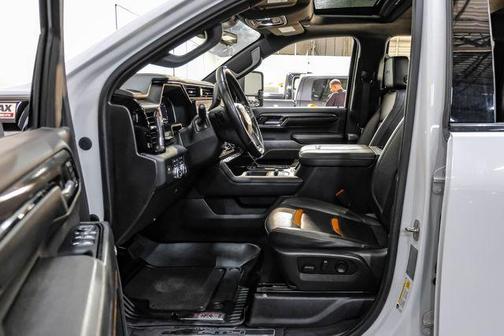 Summit White 2024 GMC Sierra 2500 AT4