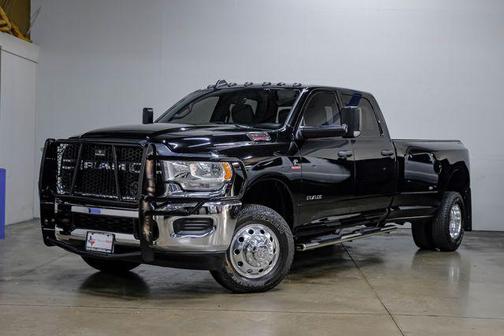 2022 RAM 3500 Tradesman Crew Cab 4x4 8' Box