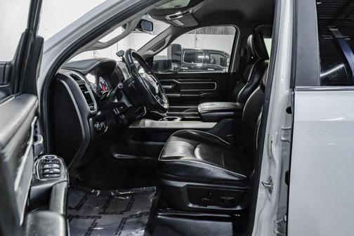 Bright White Clearcoat 2020 RAM 2500 Laramie Crew Cab 4x4 6'4' Box