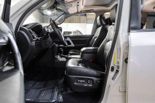 2017 Toyota Land Cruiser Base