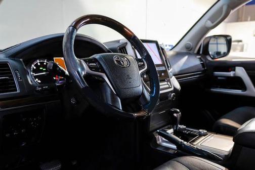 2017 Toyota Land Cruiser Base