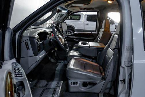 Oxford White Clearcoat 2004 Ford F-350 Lariat