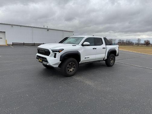 2024 Toyota Tacoma Hybrid Trailhunter