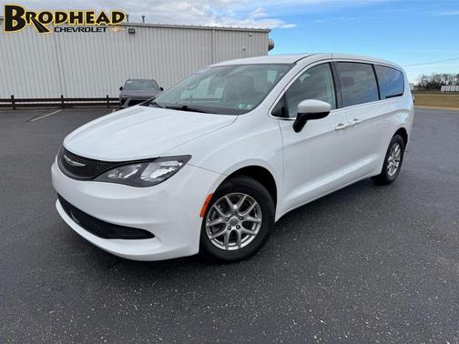 2022 Chrysler Voyager LX