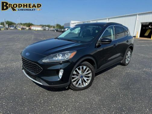 2022 Ford Escape Titanium