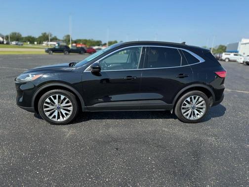 2022 Ford Escape Titanium