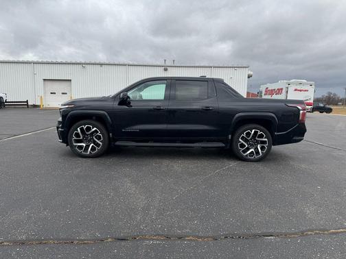 2024 Chevrolet Silverado EV First-Edition RST 4WD