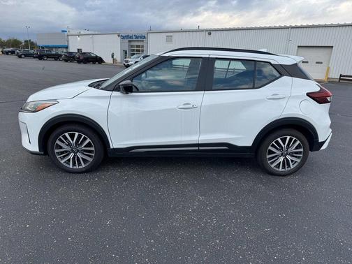 2024 Nissan Kicks SR