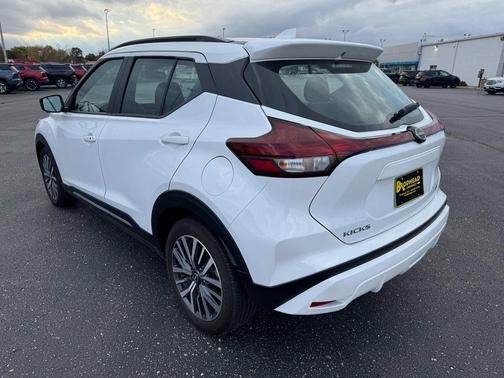 2024 Nissan Kicks SR