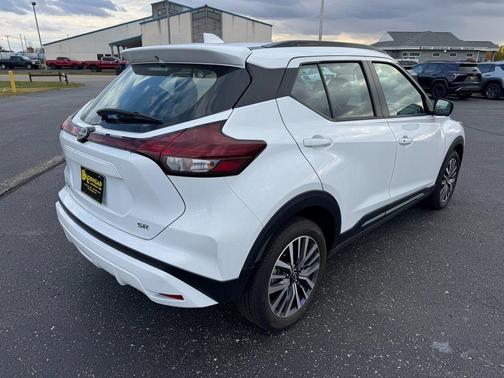 2024 Nissan Kicks SR